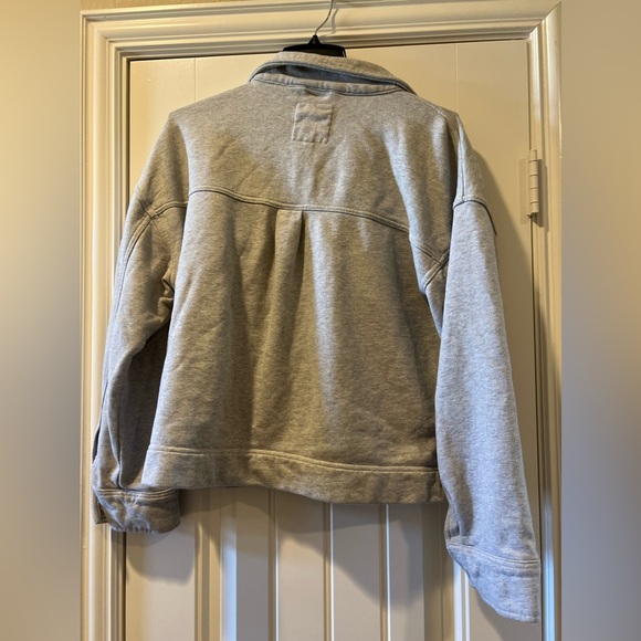 Aerie Fleece Cropped Shacket • Size Medium • Medium Heather Gray • 100% Cotton - Picture 2 of 2
